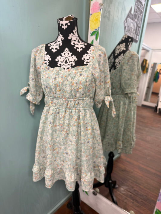 Lush green dress — alternate view